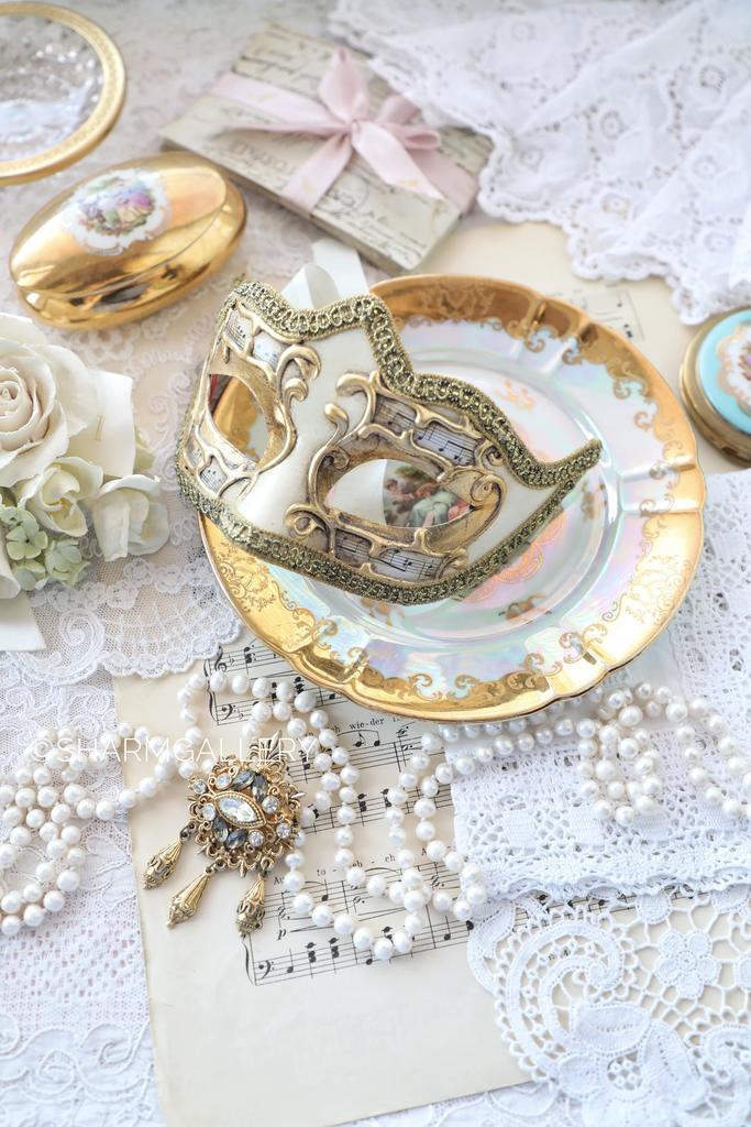 Венецианская карнавальная маска Коломбина «Music» Венеция, Италия.