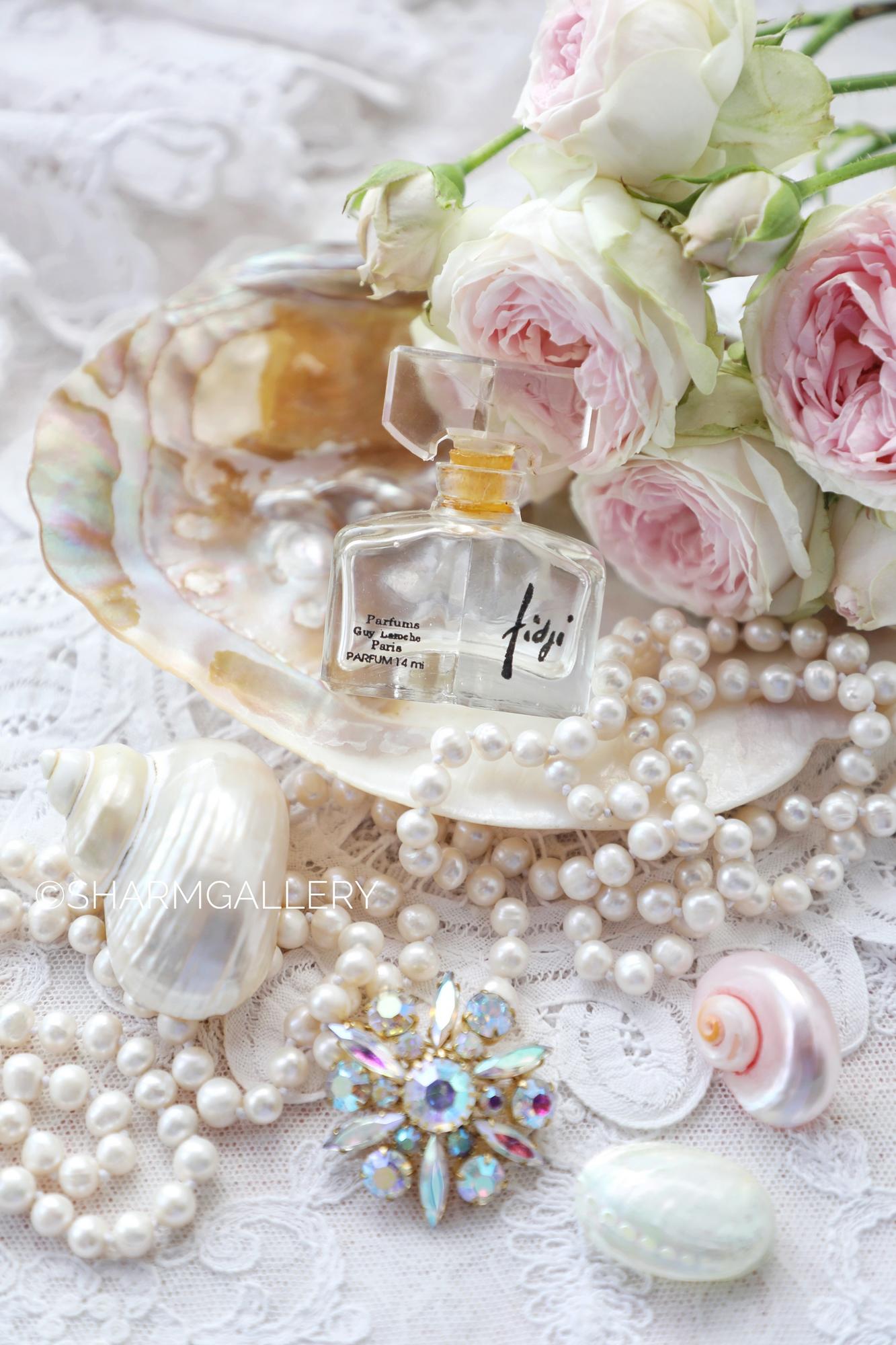 Флакон от винтажных духов Fidji Guy Laroche (Фиджи Ги Ларош) 14мл. Франция.