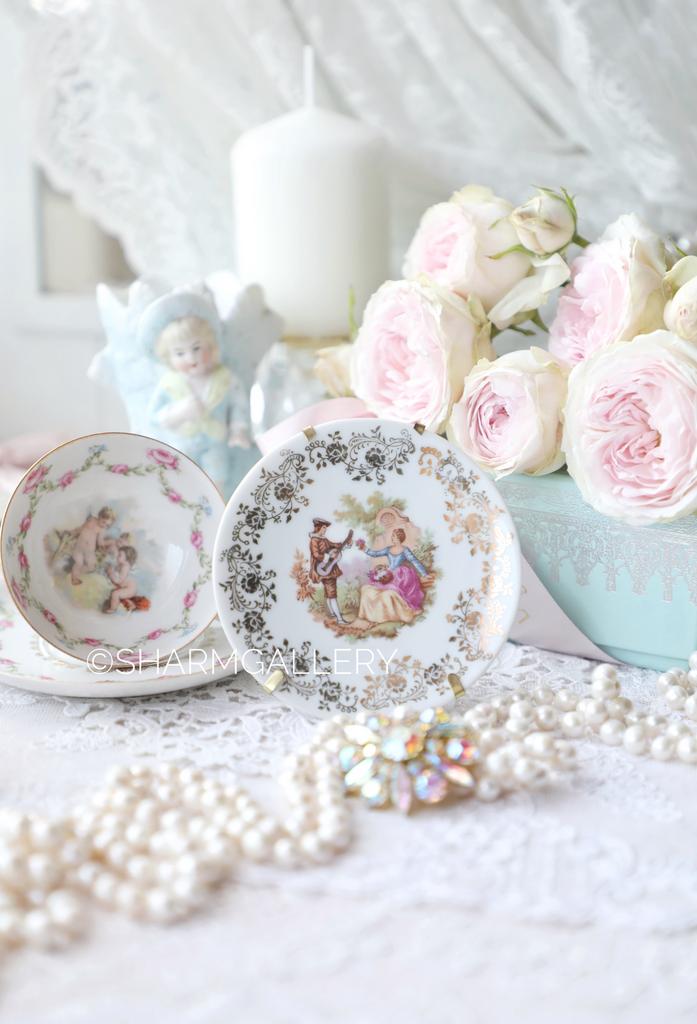 Декоративная тарелка на подставке «Галантная сцена» 9см. Фрагонар, фарфор Limoges (Лимож) Франция