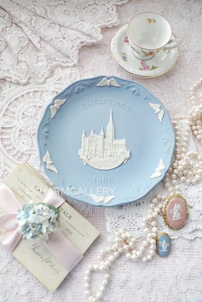 Тарелка Рождество 1988 год бисквитный голубой фарфор WEDGWOOD Веджвуд, Англия.