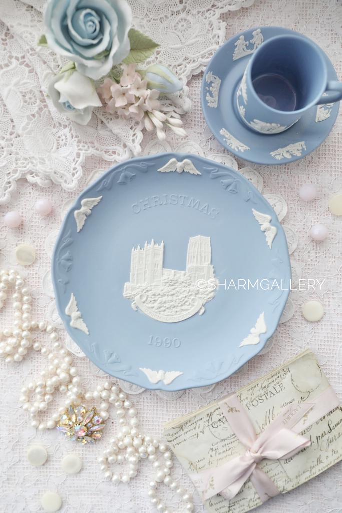 Тарелка Рождество 1990 год бисквитный голубой фарфор WEDGWOOD Веджвуд, Англия.