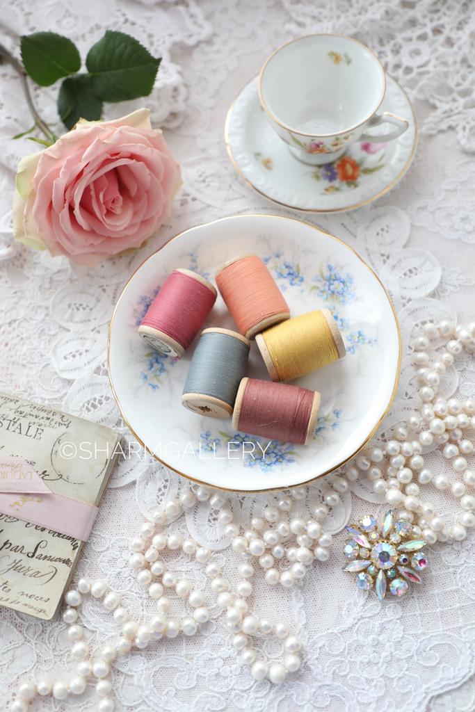 Набор ниток экстра х/б №40 на деревянных катушках 5шт., разного цвета. СССР.