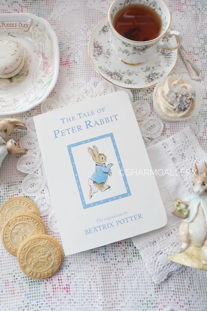 Книга на английском языке The Tale of Peter Rabbit/Питер Кролик Beatrix Potter, Англия 2015г.