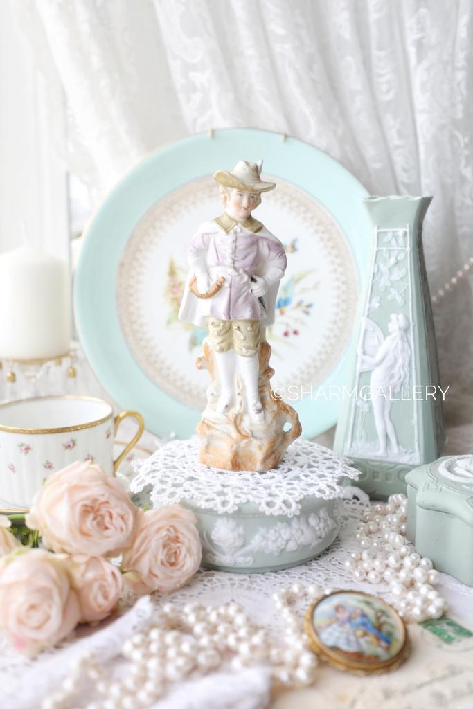 Антикварная статуэтка «Охотник» бисквитный фарфор Франция.