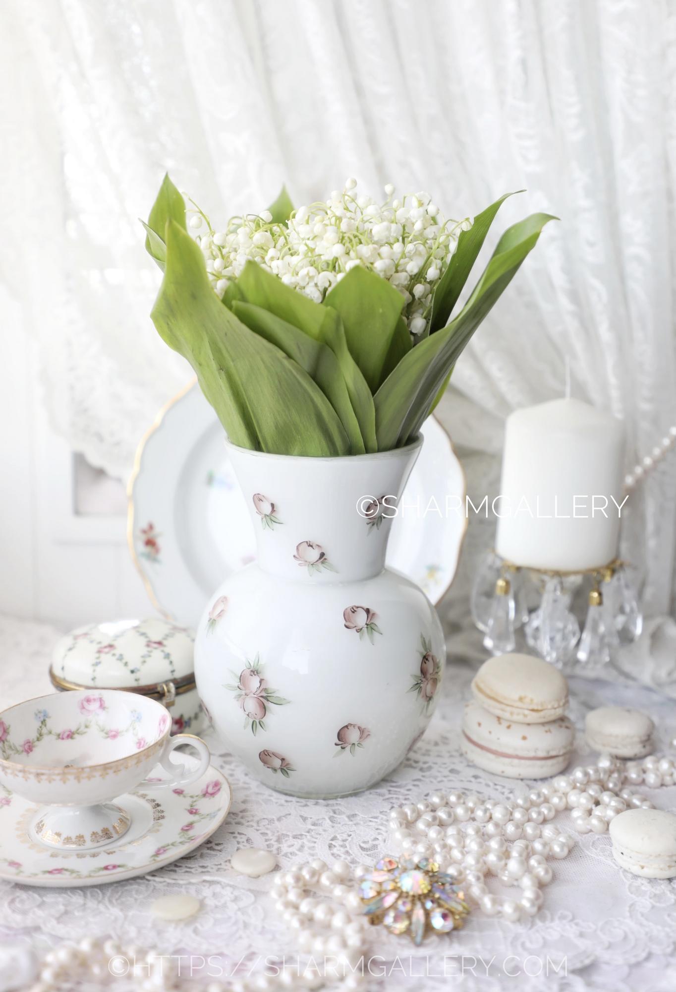 Ваза для цветов 16см "Мелкие Розы" молочное стекло, роспись. СССР.