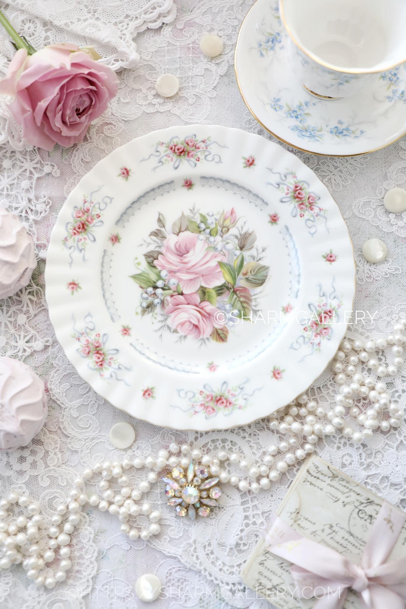 Тарелка «Happy Birthday»  С днем Рождения, розы и ландыши, костяной фарфор Royal Albert Англия.