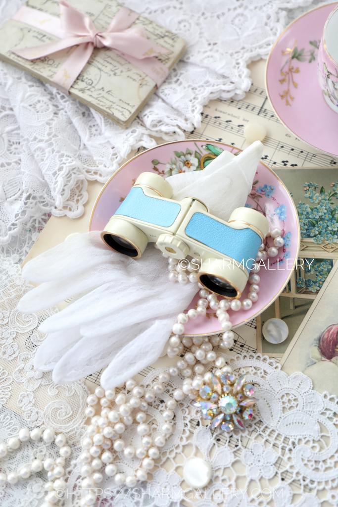 Советский театральный бинокль в родном кожаном футляре. ЛЗОС, СССР.