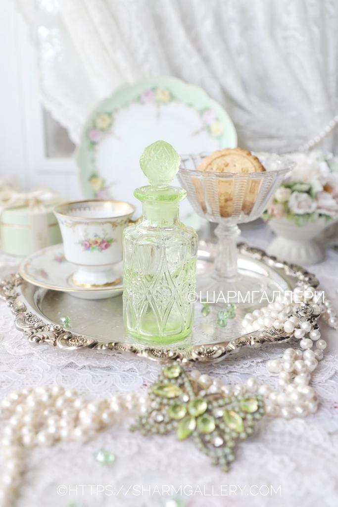 Парфюмерный флакон урановое стекло, начало 20 века Англия.