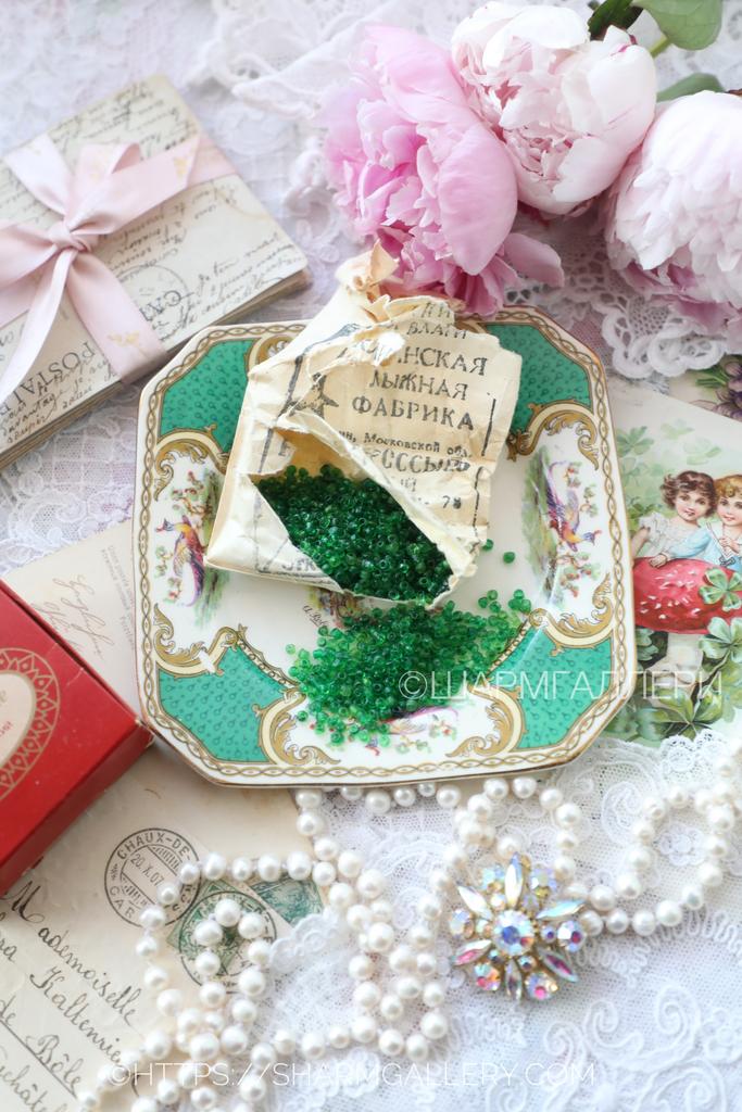 Бисер россыпь зеленый, в родной упаковке. СССР.