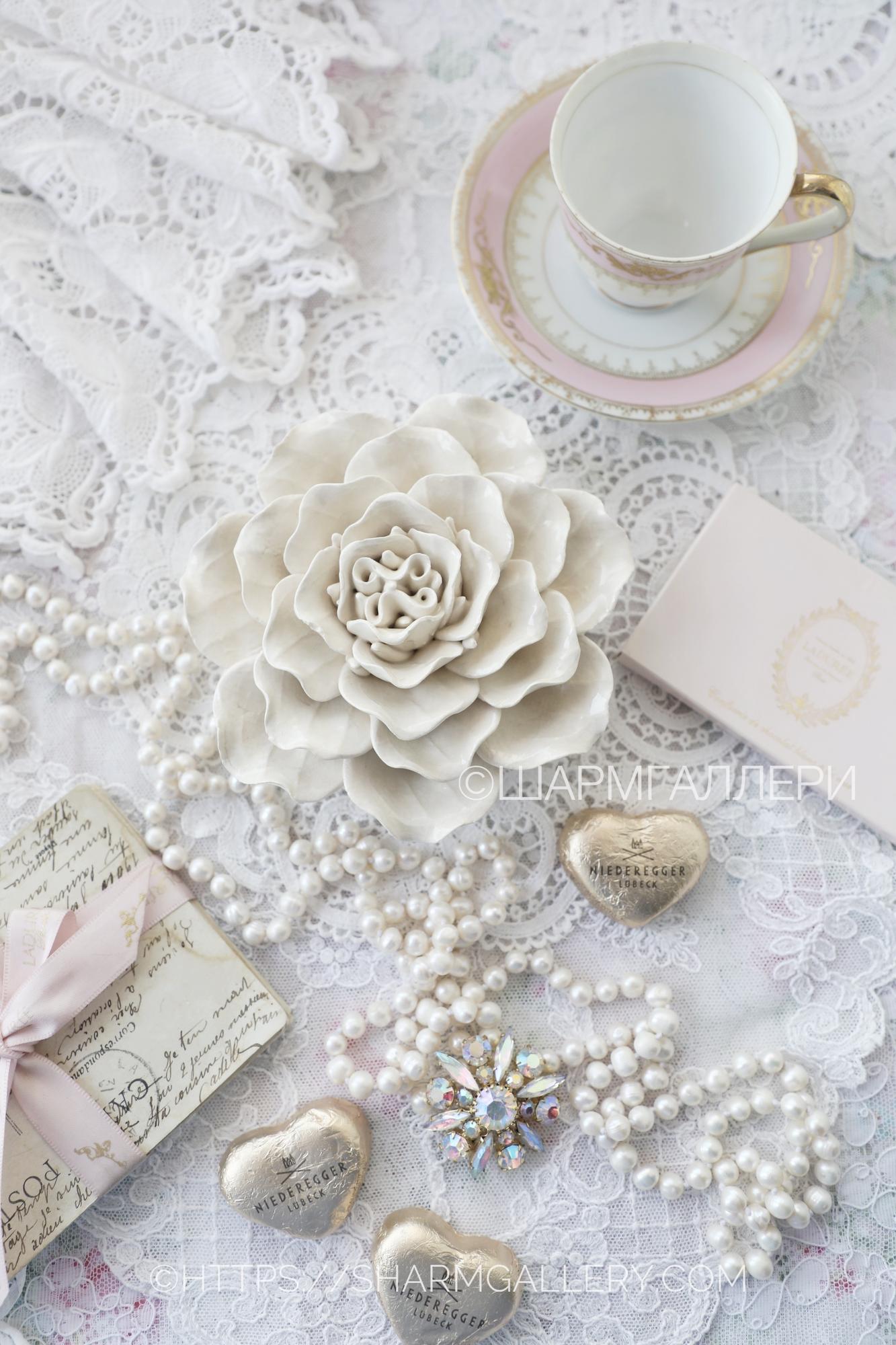 Декор «Пионовидная роза» айвори, керамика, старая коллекция от Zara Home Испания.