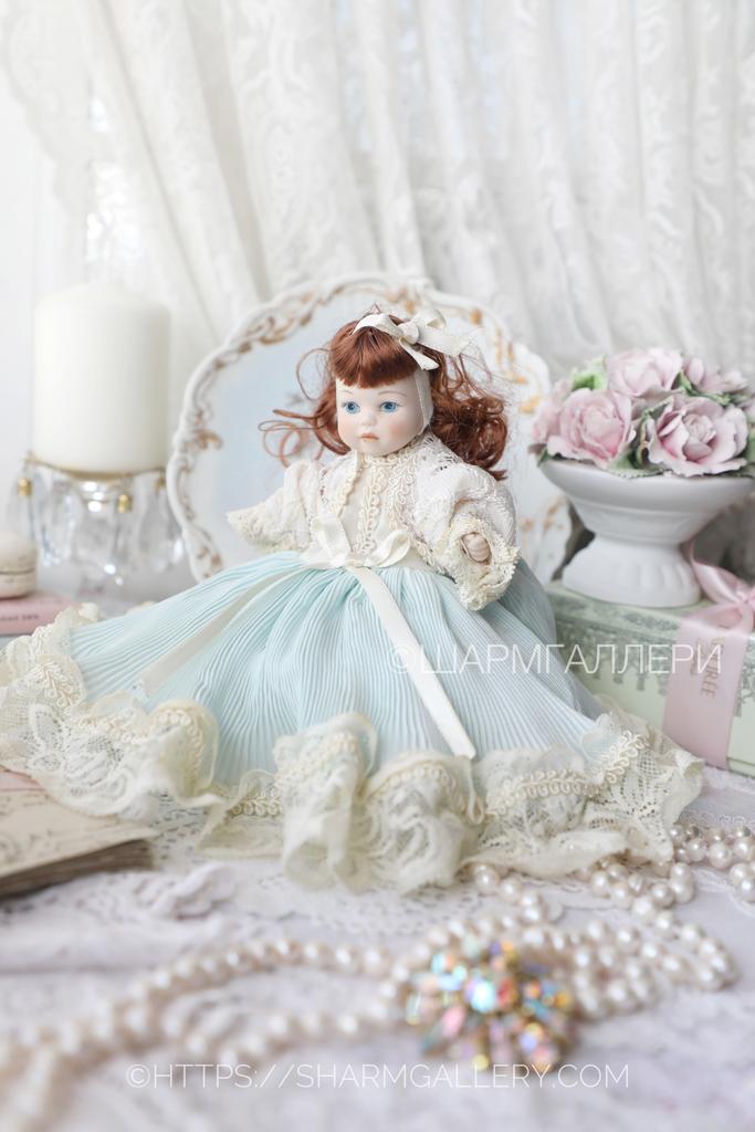 Коллекционная кукла шатенка 16см, фарфор, Англия.