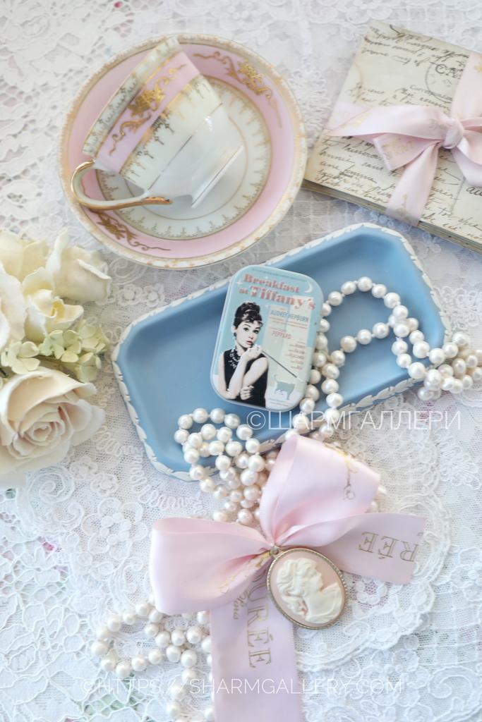 Мини коробочка/таблетница в ретро стиле «Breakfast at Tiffany's» Завтрак у Тиффани Одри Хепберн "Nostalgic-Art" металл, Германия.