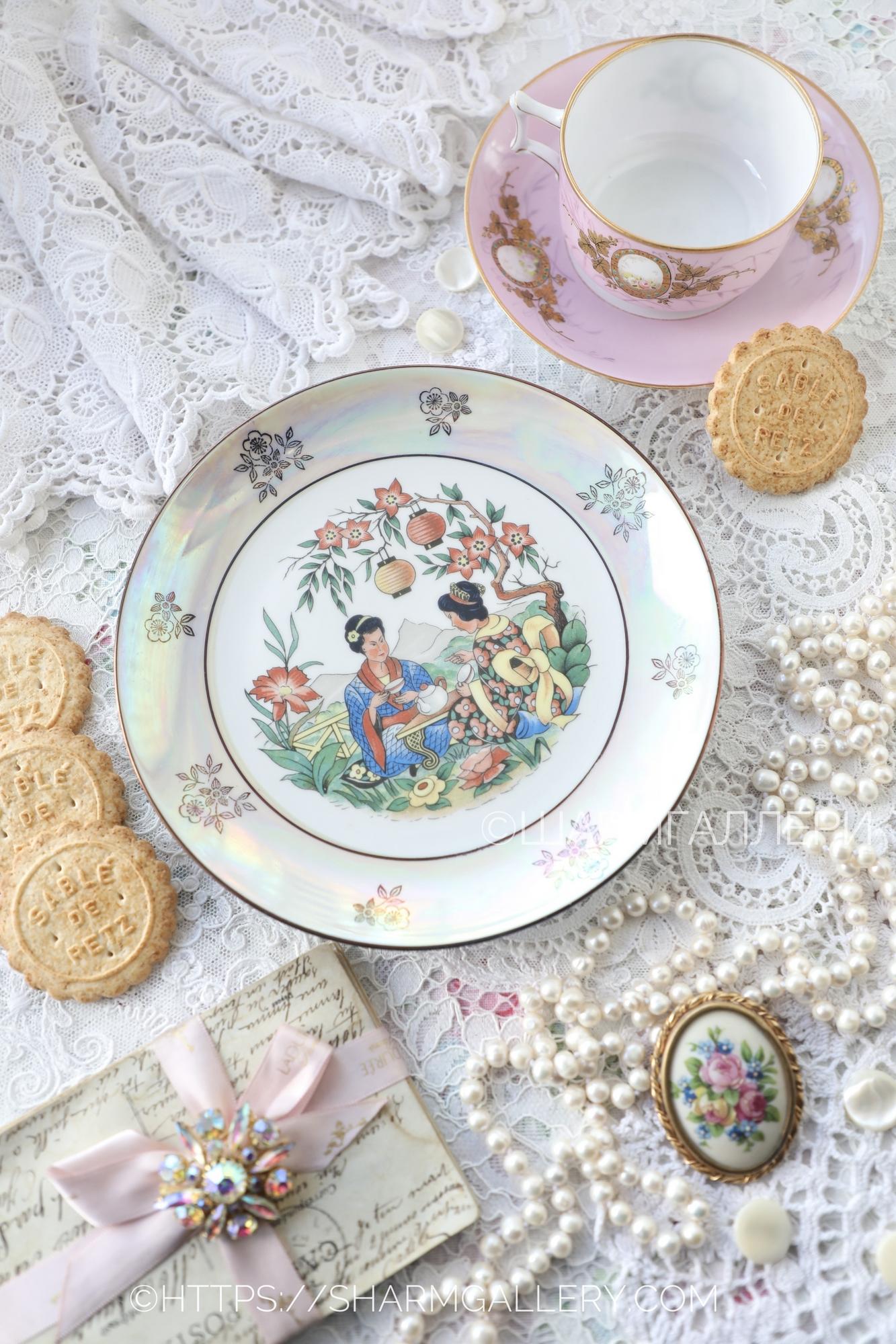 Редкость! Тарелка "Чайная церемония"  шинуазри 19см., фарфор Kahla/ Кала ГДР Германия.