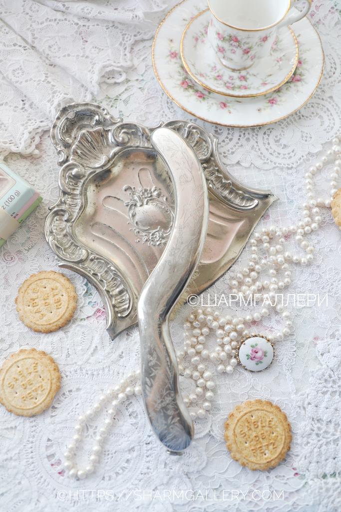 Старинный набор для сметания крошек со стола «Батлер» совок и щетка, серебрение, Англия.