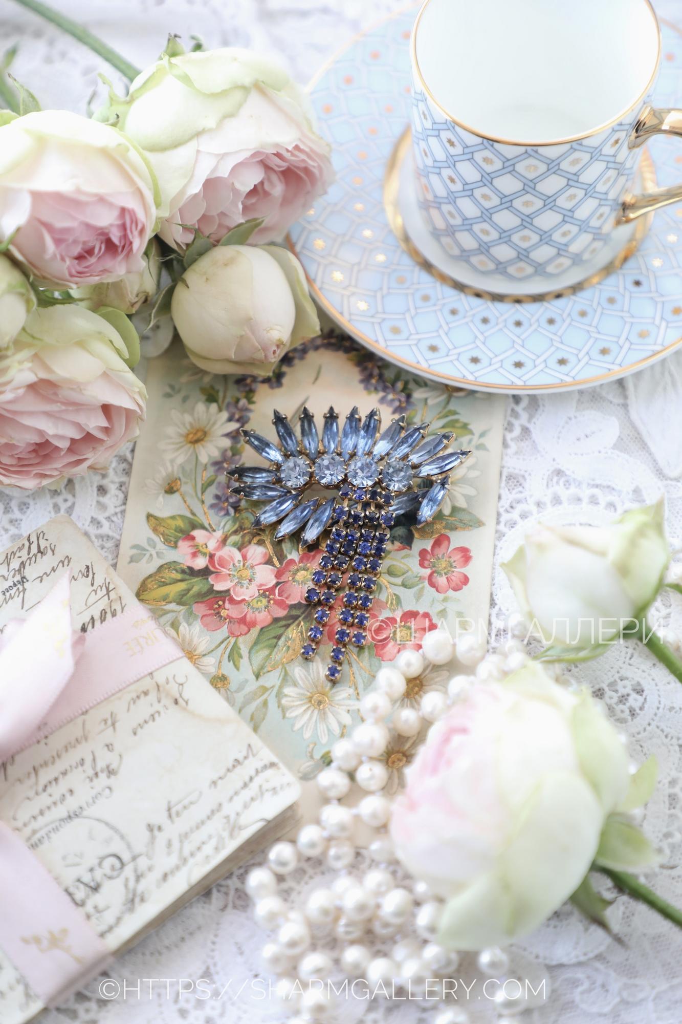 Брошь №37 винтажная брошка синие стразы с подвесками Чехословакия.