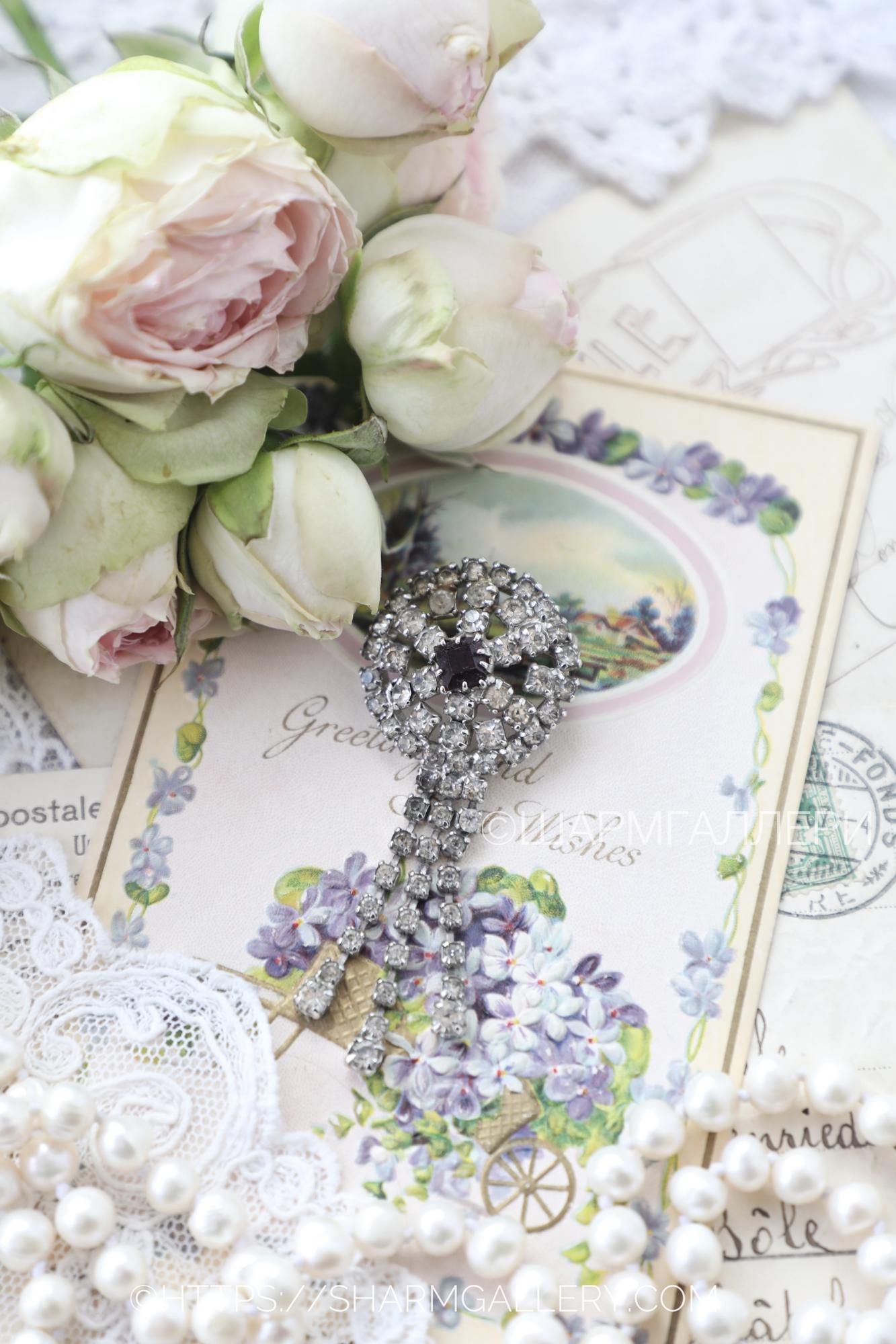 Брошь №44 винтажная брошка  с подвесками, стеклянные стразы. Чехословакия.