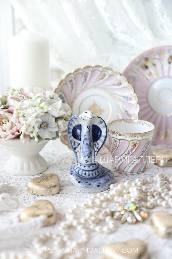 Статуэтка "Змея" символ год Змеи, фарфор Гжель.