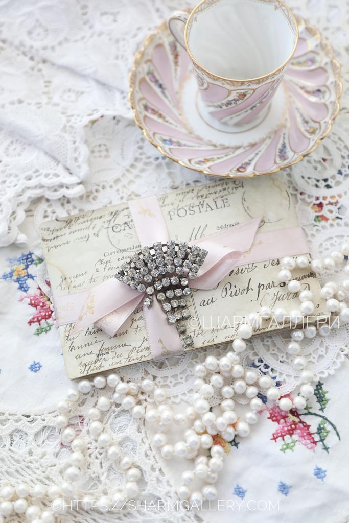 Брошь №46 винтажная брошка  с подвесками, стеклянные стразы. Чехословакия.