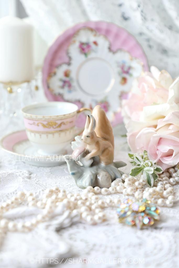 Статуэтка «Белочка с грибом» фарфор ГФЗ Городница СССР.