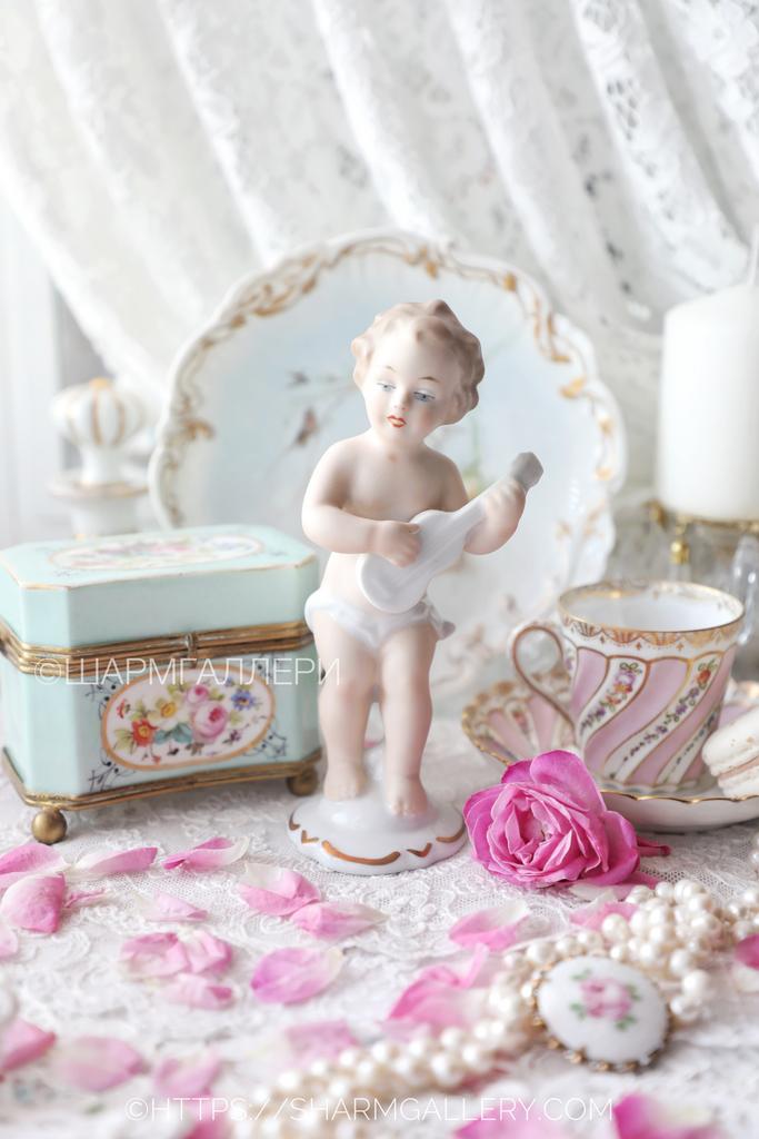 Статуэтка «Путти с гитарой» фарфор Wallendorf Валлендорф Германия.