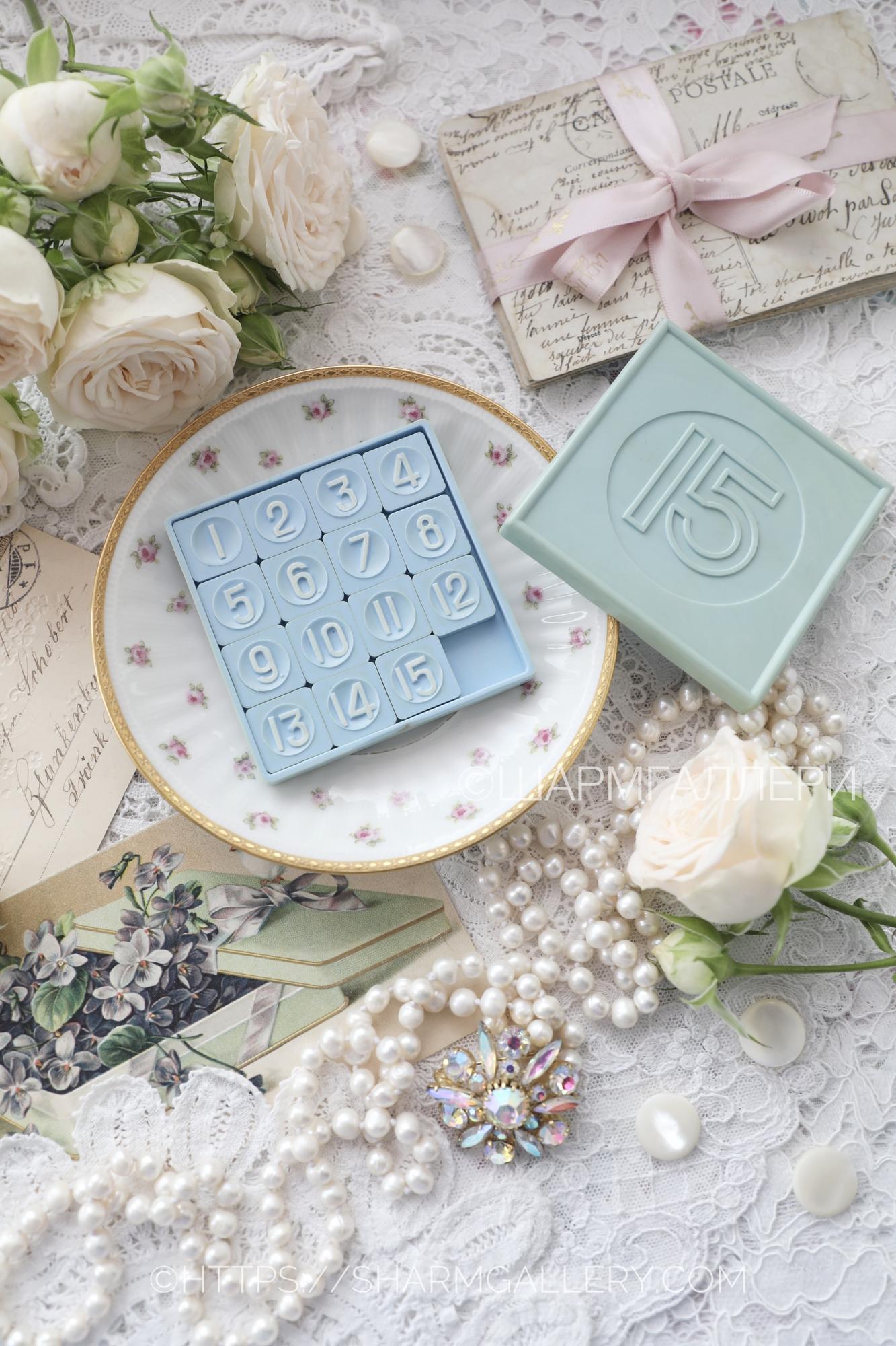 Советская Игра "Пятнашки" коробка карболит. СССР.