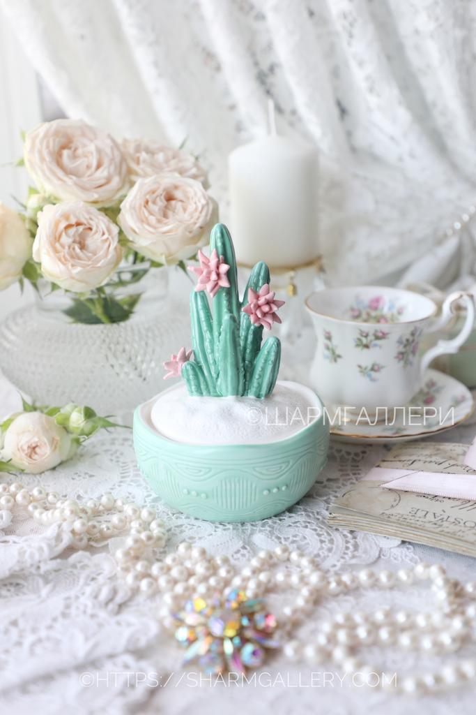 Шкатулка «Цветущий кактус» керамика, роспись Англия.