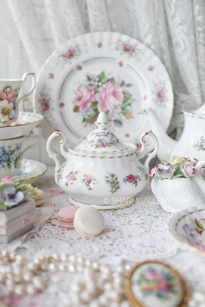 Редкость! Сахарница с ручками Цветок месяца/Flower of the month фарфор Royal Albert, Англия