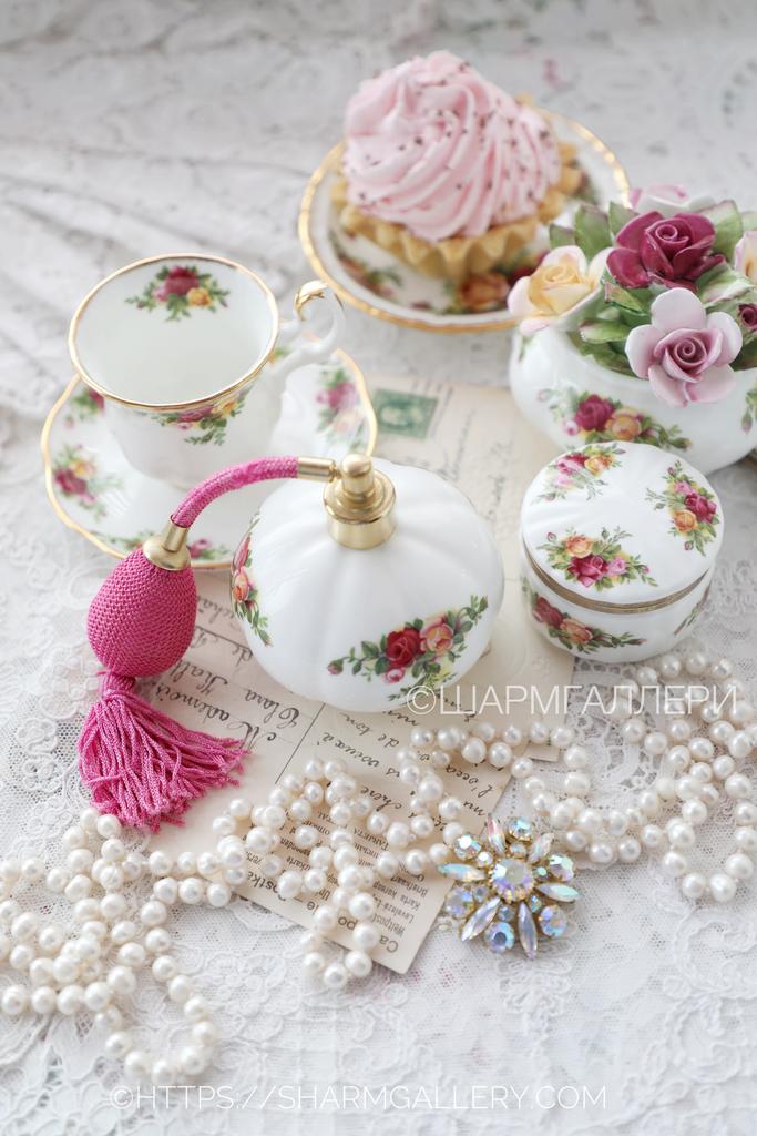 Флакон с пульверизатором «Розы старой Англии» Old Country Roses костяной фарфор Royal Albert Англия.