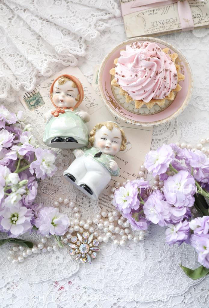 Редкость! Антикварная солонка Девочка в платочке + мальчик с дефектом в подарок!  из серии "Бюргеры" фарфор, Германия