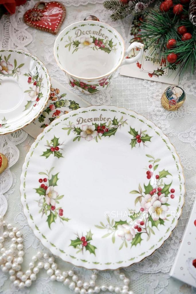 Редкость! Тарелка 20,5см. Декабрь/Рождественская роза December/Christmas Rose цветок месяца/Flower of the month фарфор Royal Albert, Англия