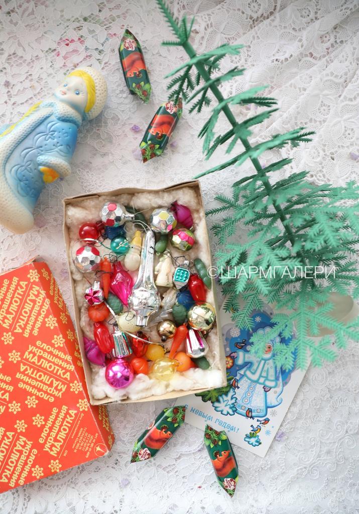 Набор «Малютка» 39 игрушек  в коробке, елочка 30см., Снегурочка и открытка СССР.