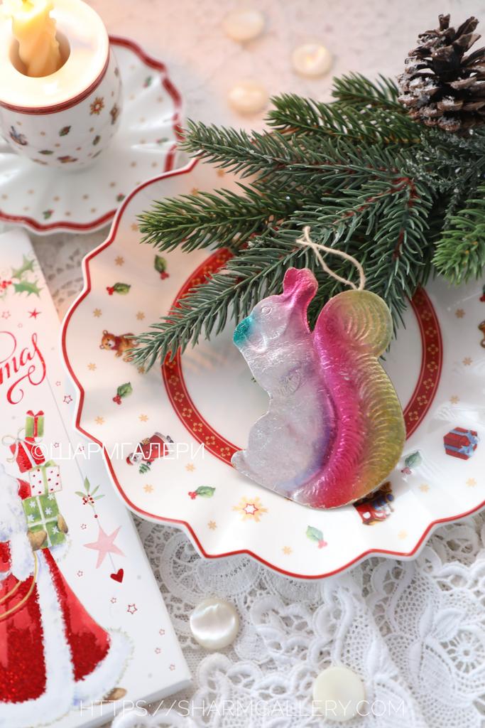 Белочка с орешком елочная игрушка из картона - картонаж, СССР.