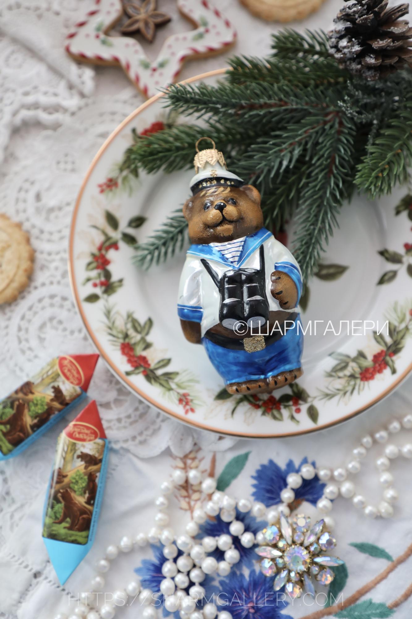 Коллекционная елочная игрушка «Мишка моряк в матроске с биноклем» стекло, роспись ф-ка Ариель, Россия.