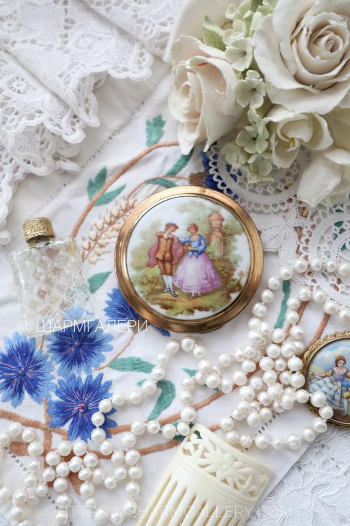 Старинная пудреница Fragonard/Фрагонар латунь, вставка фарфор Limoges (Лимож) Франция.