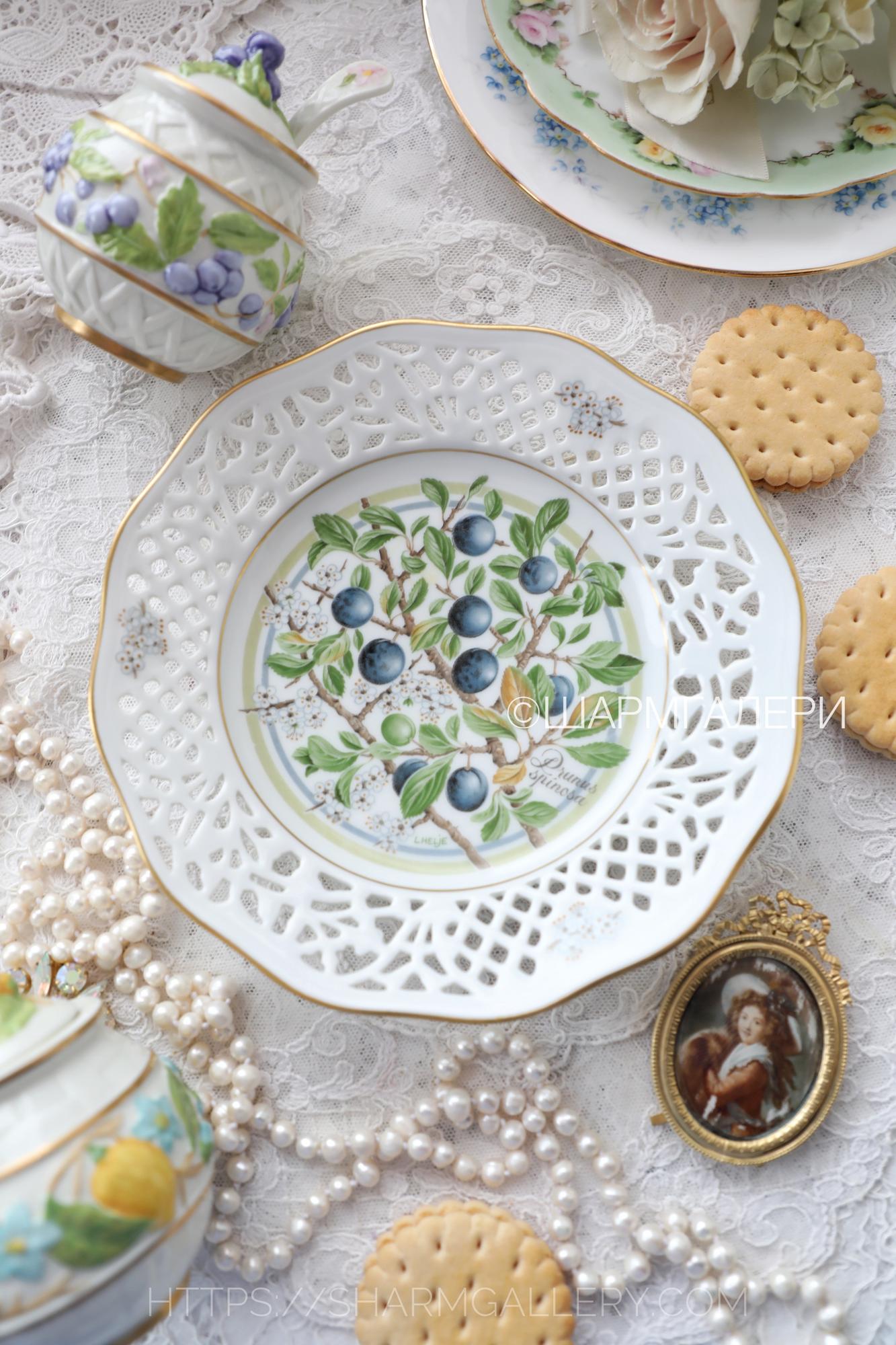 Настенная тарелка Schumann 19см. «Prunus spinosa» Слива прорезной фарфор Бавария, Германия.