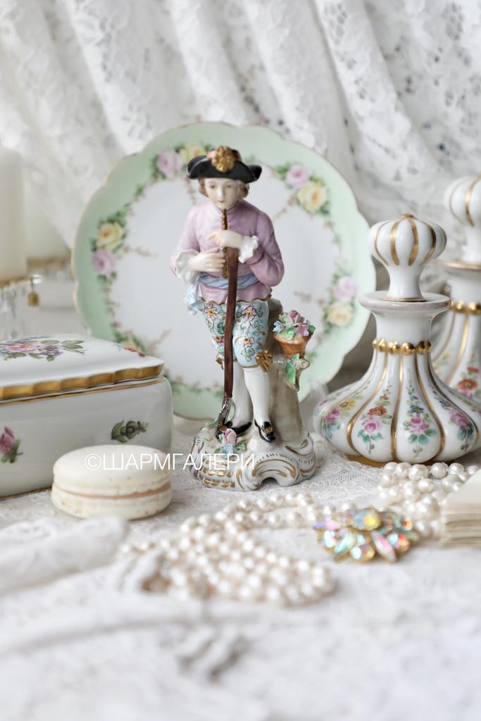 Старинная статуэтка «Юный садовник» фарфор Германия