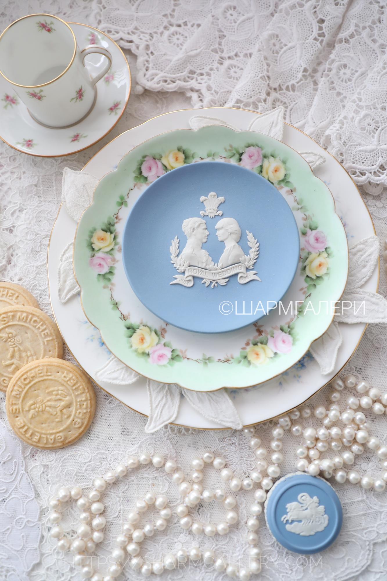 Тарелочка Королевская свадьба принц Чарльзаи Диана 10,5см. бисквитный фарфор Wedgwood Веджвуд, Англия.