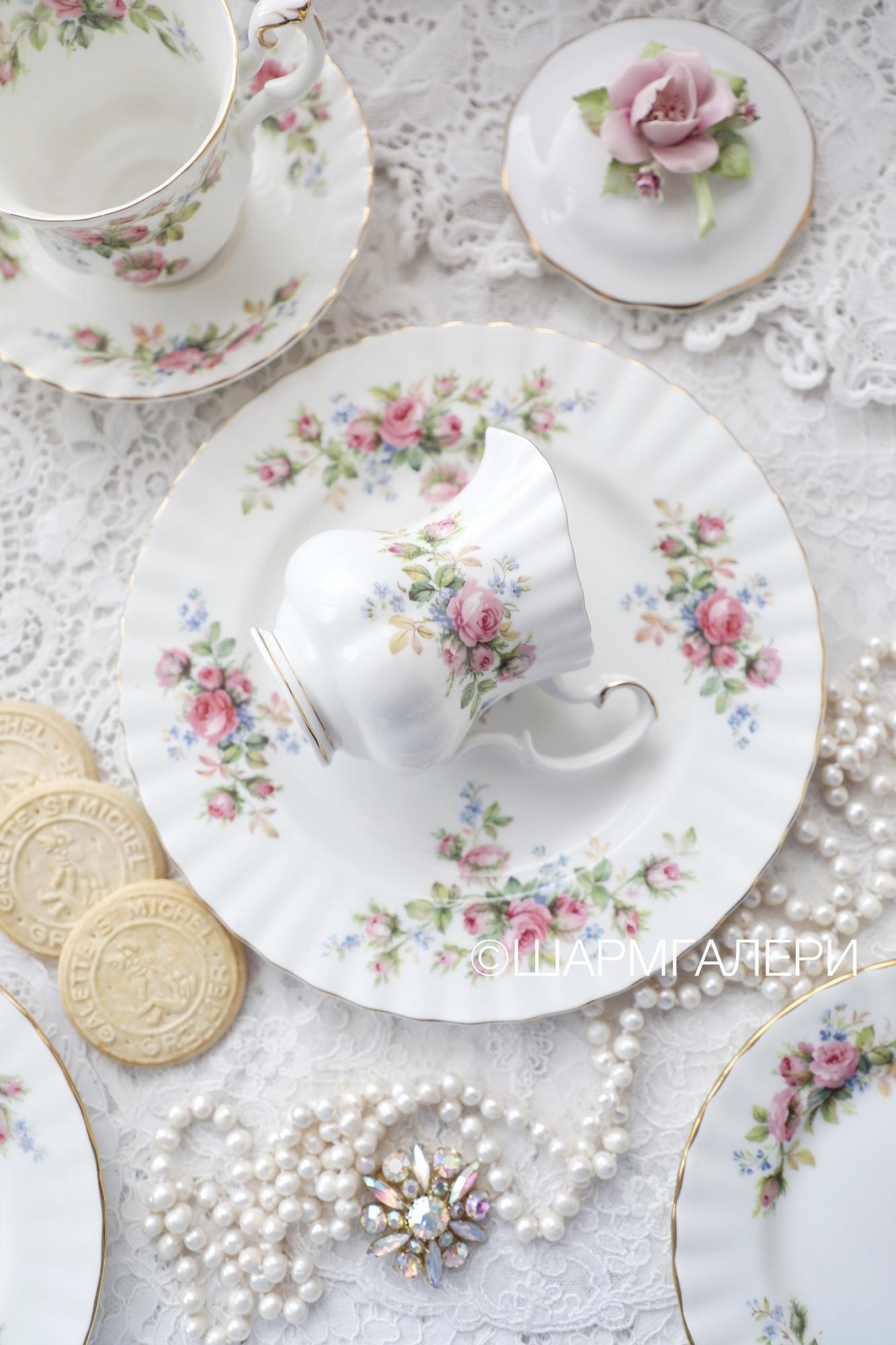 Сливочник  130мл Moss Rose Мускусная Роза, костяной фарфор Royal Albert Англия.