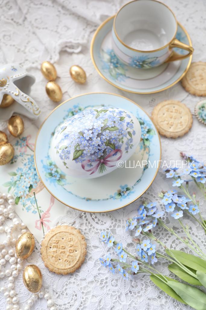 Яйцо шкатулка «Незабудки» Forget-me-nots костяной фарфор  Англия 1970гг.