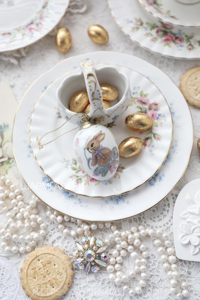 Яйцо пасхальное «Кролик в цветах» фарфор "Reutter Porzellan" Германия