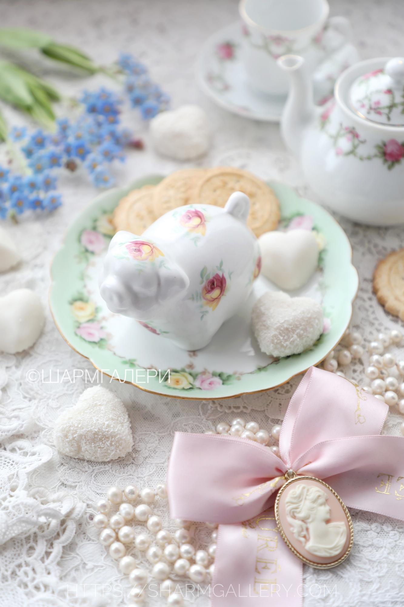 Статуэтка "Цветочная свинка"  костяной фарфор Англия
