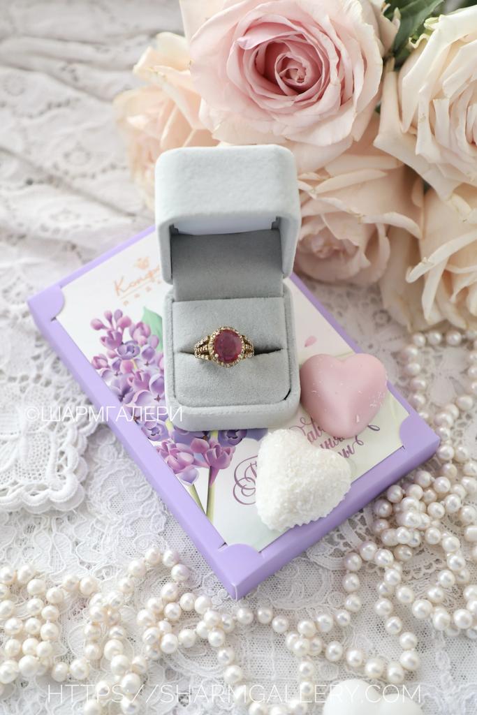 Кольцо-перстень  с рубином и бриллиантами желтое золото 585пр., размер 18,3 первая половина 20 века