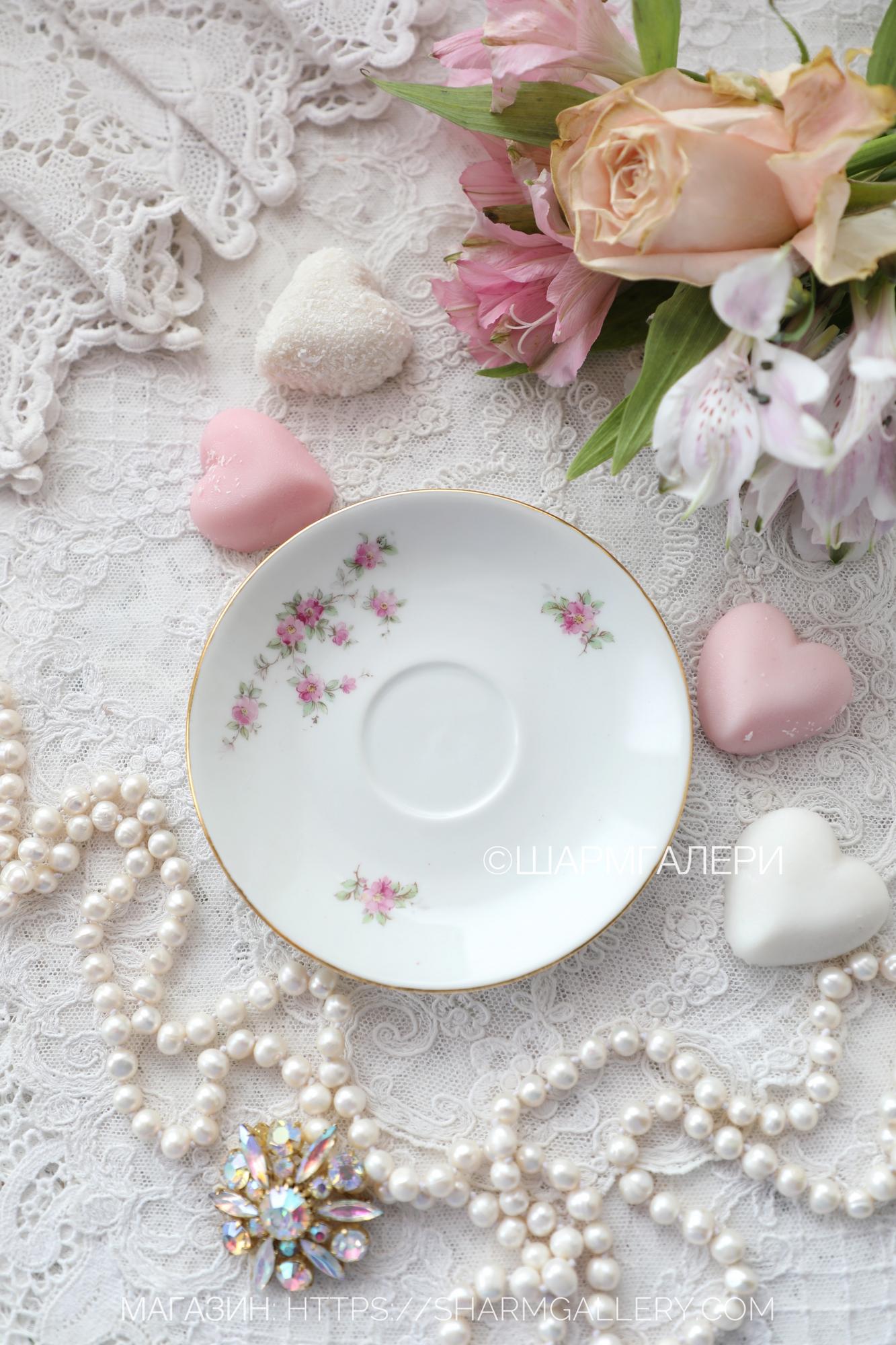 Старинное кофейное блюдце Мелкие розочки, фарфор Чехословакия