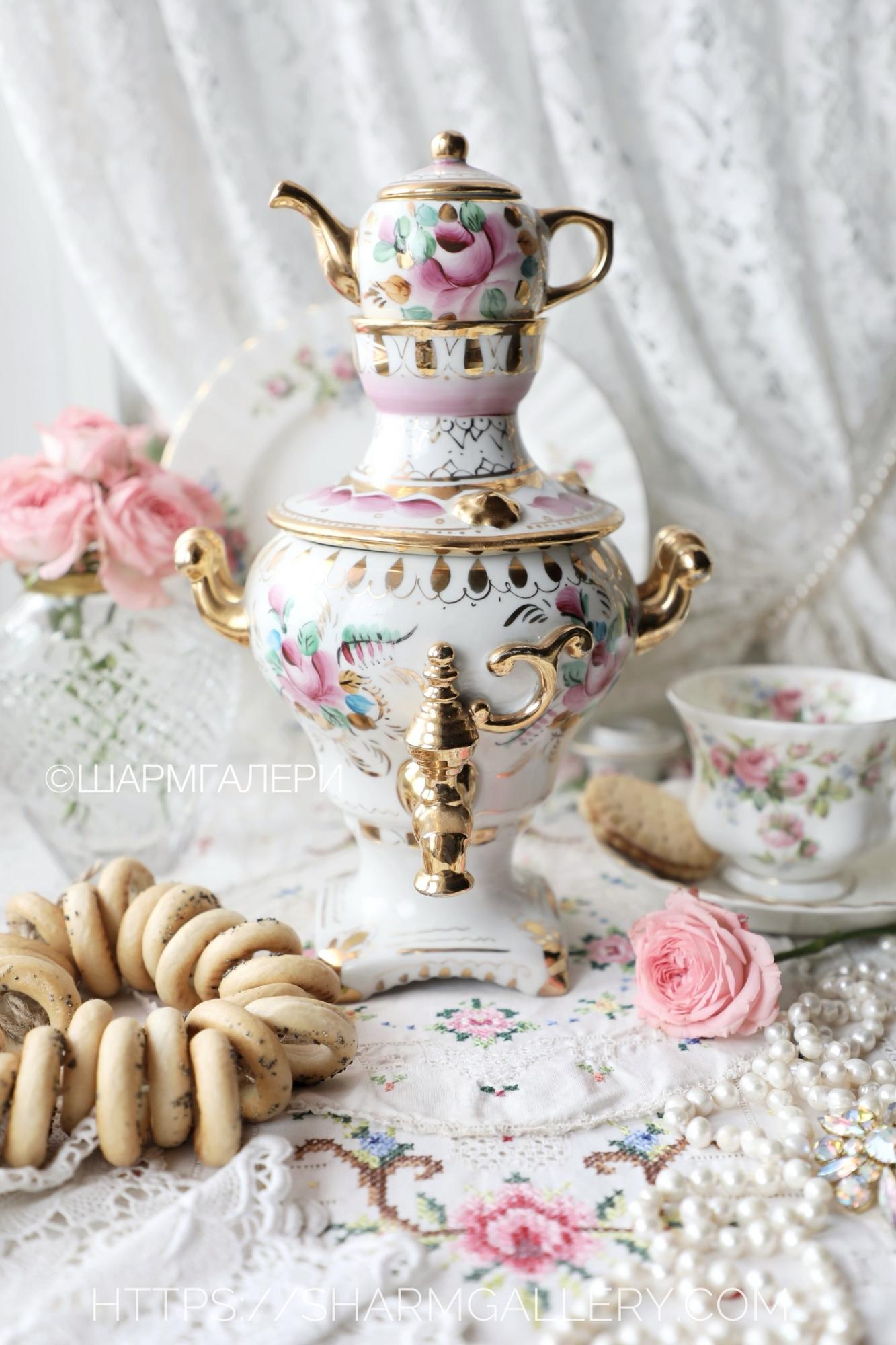 Самовар - шкатулка/чайница «Розовые цветы» фарфор, позолота цветная Гжель СССР.