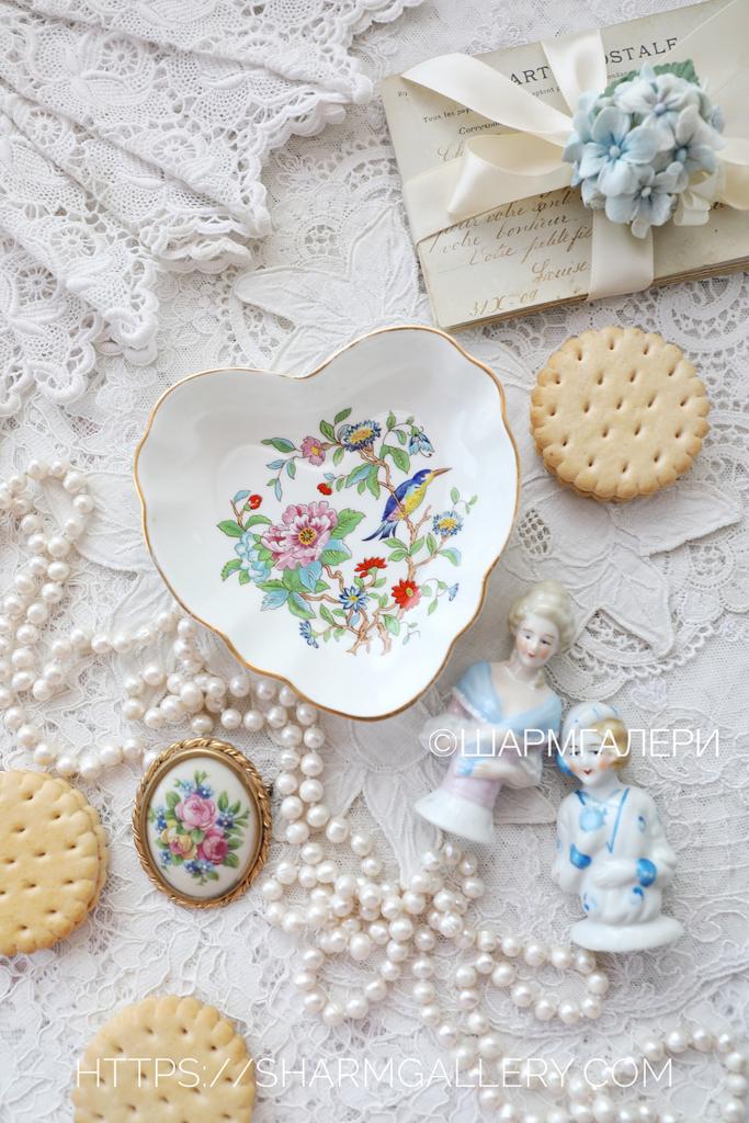 Розетка /Тарелочка Сердце «Pembroke» 12см, костяной фарфор Aynsley (Эйнсли) Англия.