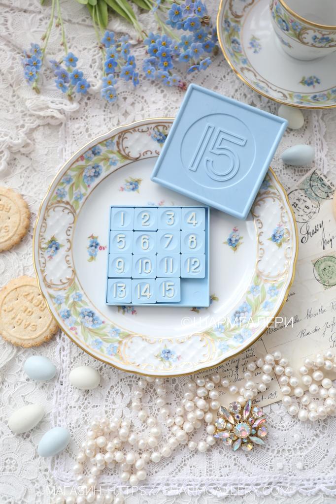 Советская Игра "Пятнашки" коробка голубая карболит. СССР.