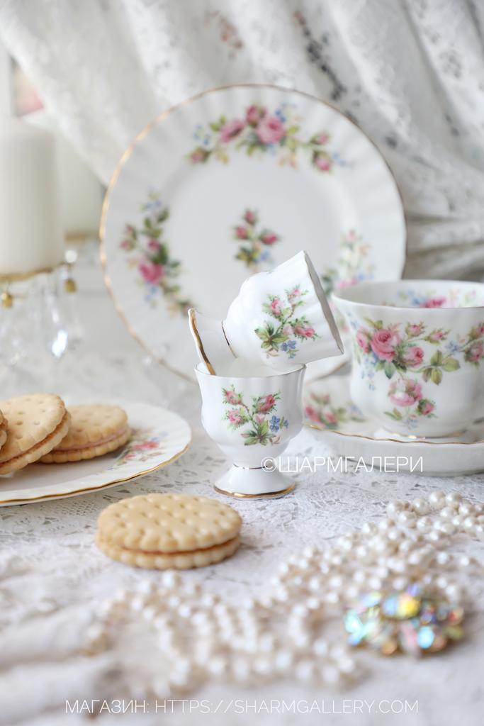 Пашотница на ножке подставка под яйцо Moss Rose Мускусная Роза, костяной фарфор Royal Albert Англия.