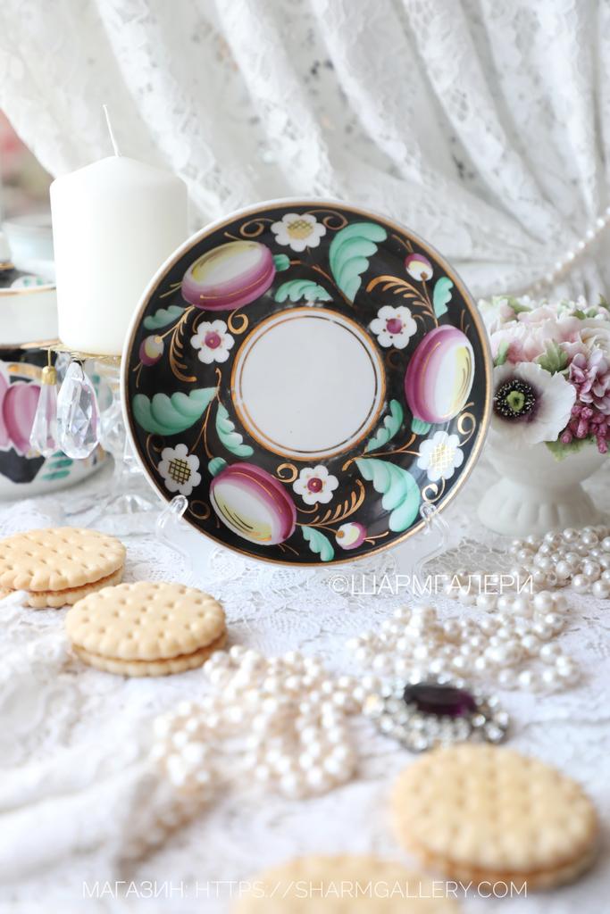 Чайное блюдце «Слива» роспись, черное крытье, фарфор Вербилки (Дмитровский фарфоровый завод в Вербилках) СССР №2