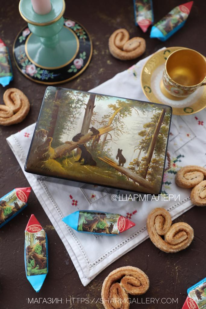 Шкатулка лаковая «Утро в сосновом лесу»  по картине Шишкина. Роспись на перламутре, Палех, СССР 1976г.