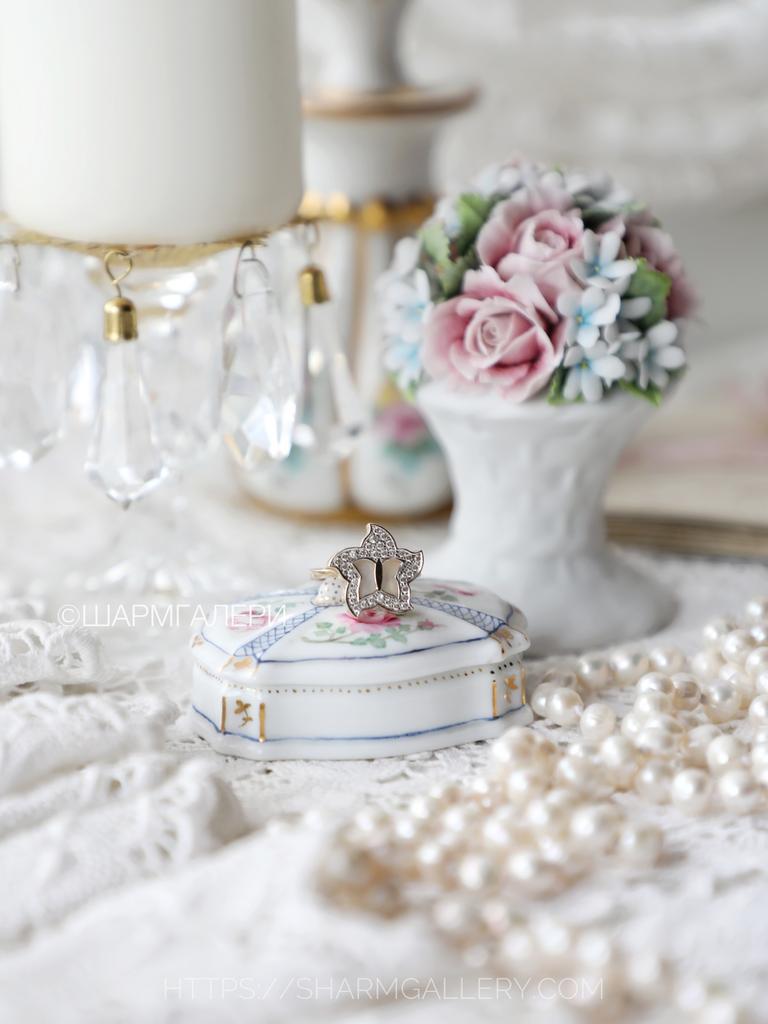 Кольцо фантазийный цветок/бабочка, желтое золото 585пр., 4,58гр., вставка натуральный перламутр и цирконы.